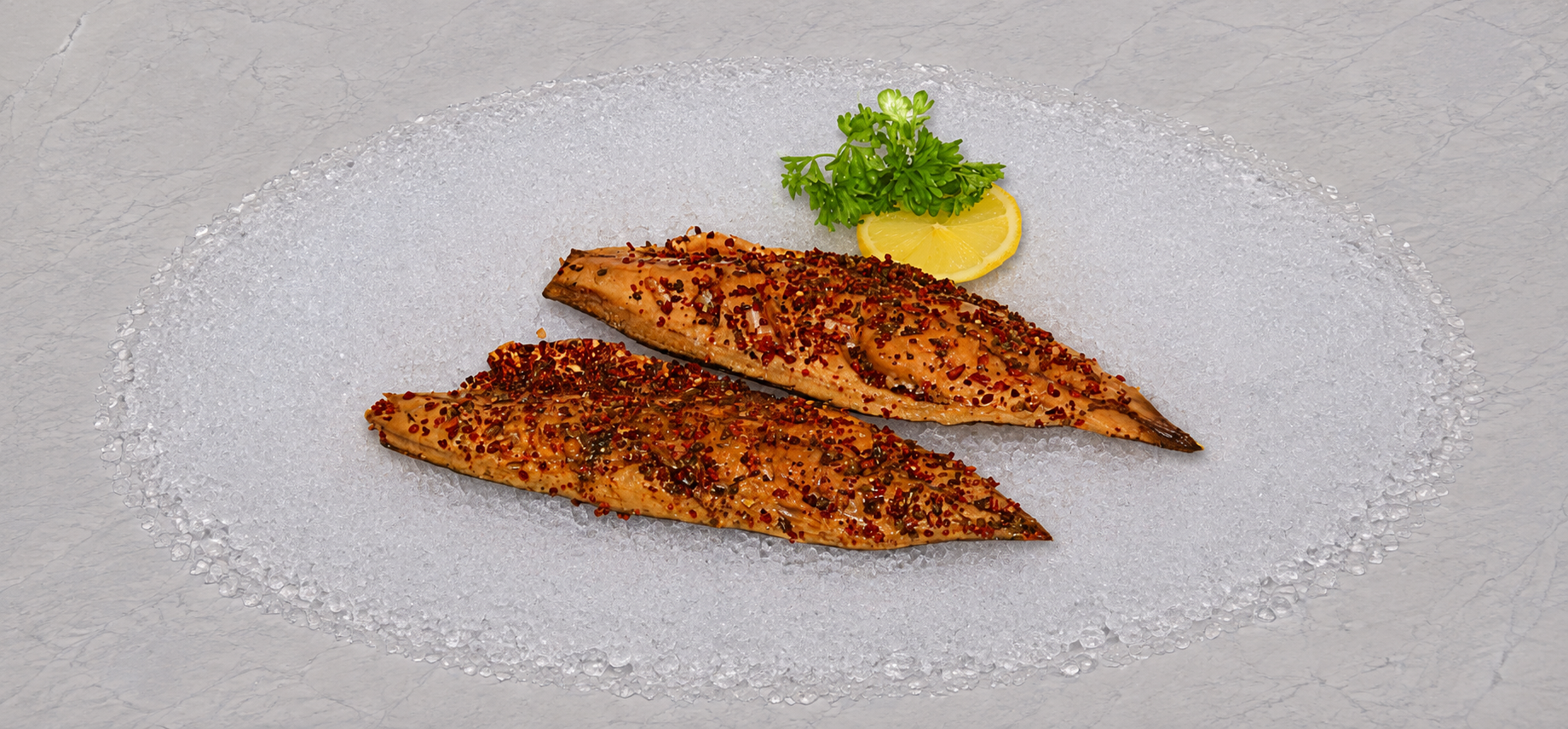 Hot smoked mackerel w. red/green bell pepper